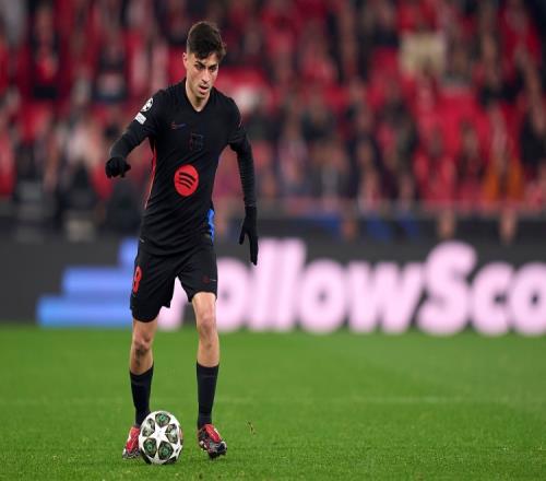 曼联将以1亿英镑的价格击败曼城，前锋签约已成定局，巴塞罗那的挖角行动也变得“认真”起来。