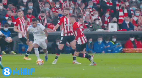 国米门将更替引热议，维卡里奥性价比突出，但适配性与未来规划存疑。